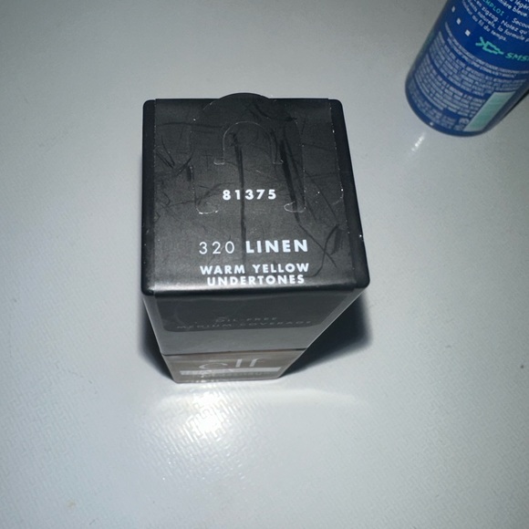 Elf Oil-free Medium Coverage Foundation - Picture 3 of 3